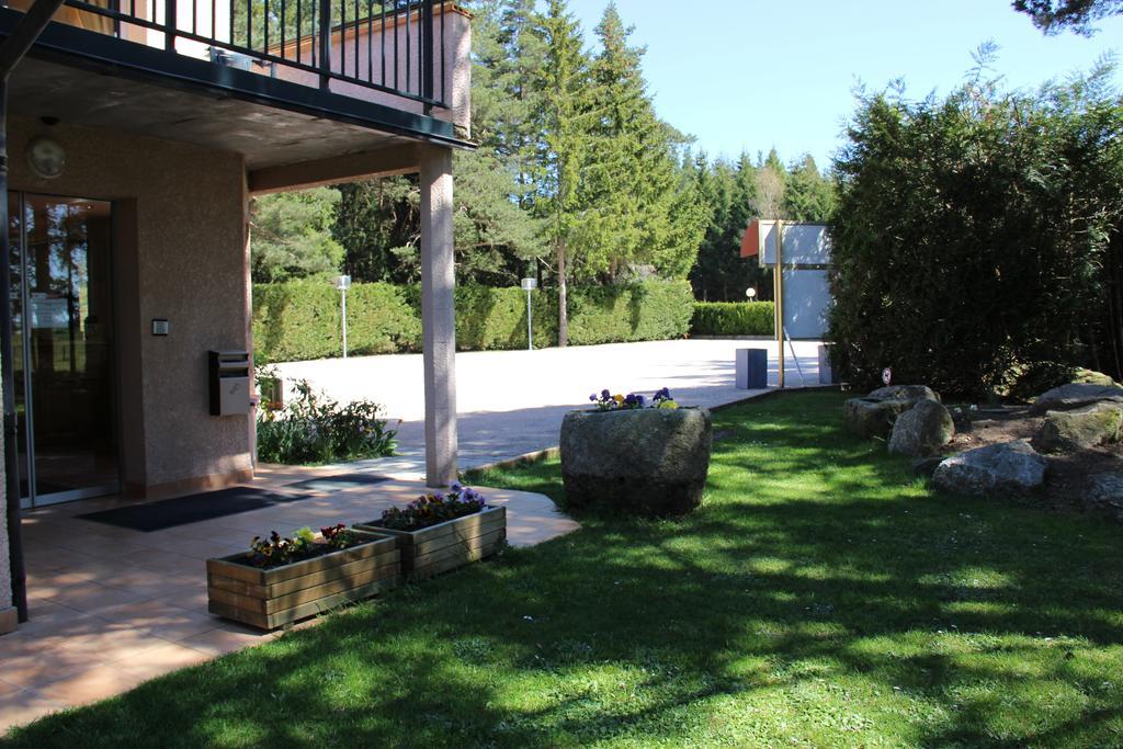 Hotel Restaurant Logis La Meridienne Anglards de Saint Flour Exterior foto